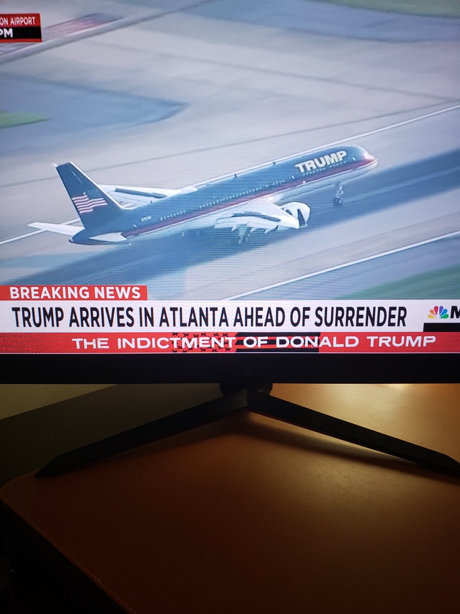 LiftForever67's tweet photo. Hey, check it out.

The guy who begs for money from his followers is landing in Georgia on his very own Boeing 757.

#TrumpMugShot #MAGACult https://t.co/VMpXPpRnLW