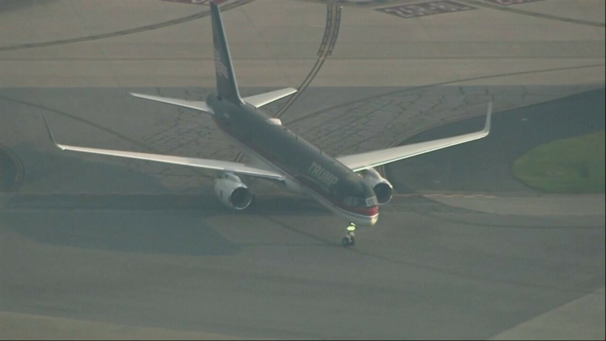 BFMTV's tweet photo. 🔴 ALERTE INFO
L'avion de Donald Trump a atterri à Atlanta, l'ancien président américain en route vers la prison du comté de Fulton
https://t.co/IbMpJRmcjm https://t.co/cuSIWqrfIq