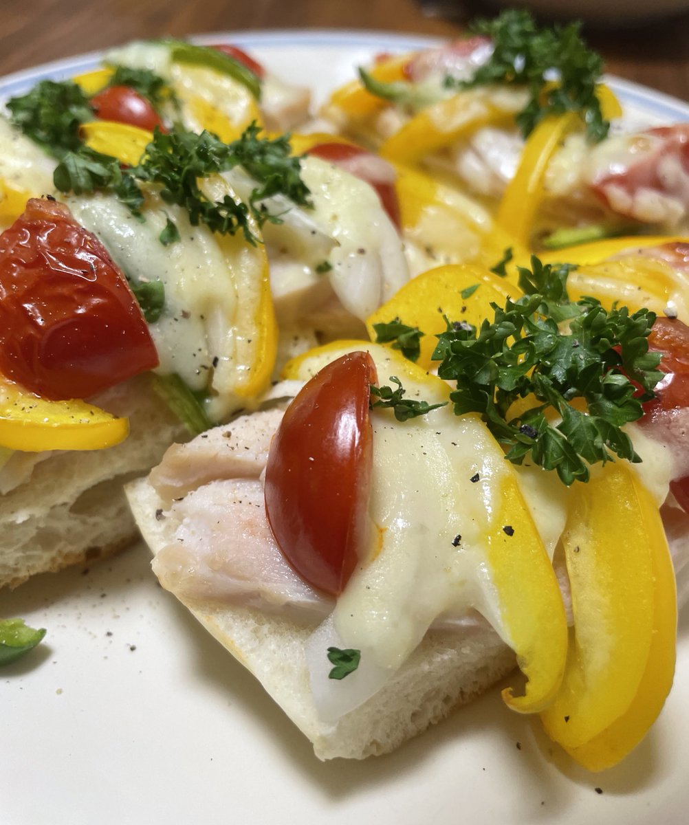 suzettesweet's tweet photo. Breakfast or snack??? 🤔🤔🤔
My youngest son made this. 
His version of bruschetta.
#bruschetta
#yummy
#mysonmadeit https://t.co/nEbv8kyP3d