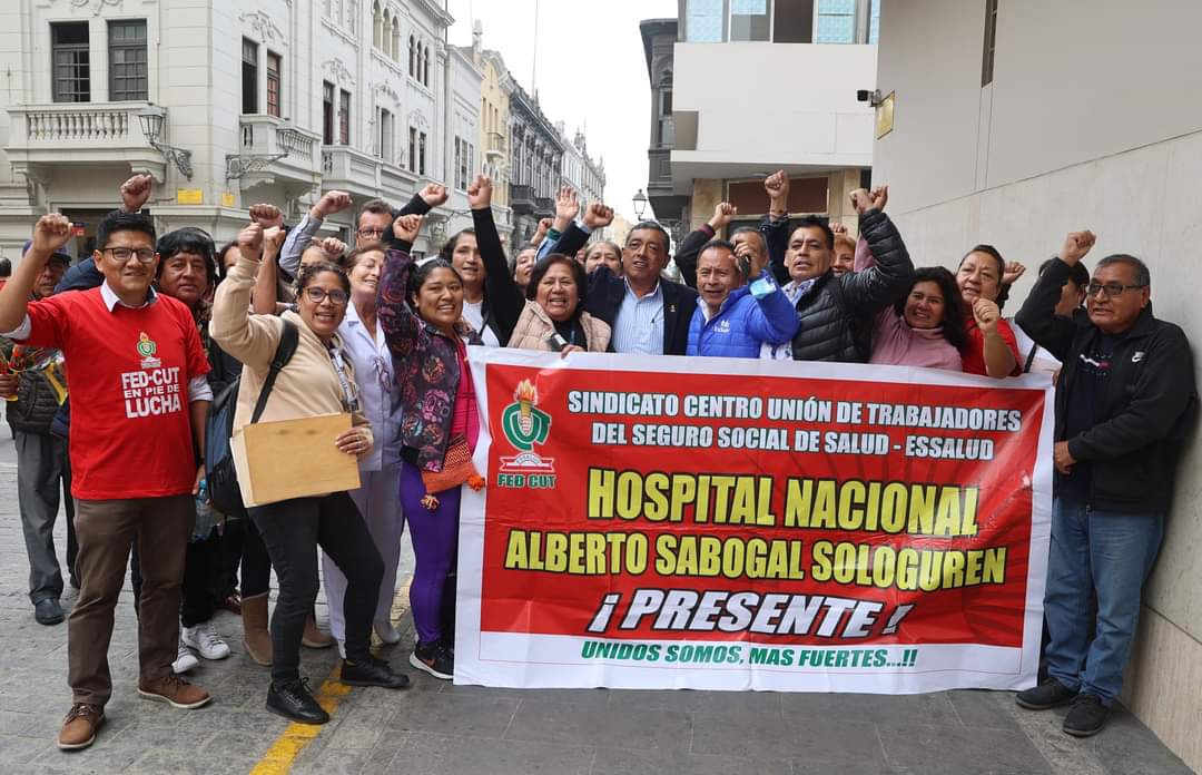 FedCut's tweet photo. 📣 ¡Por la aprobación del PIM 2023! ¡AHORA, AHORA! ✊🏽
📸 Galería forográfica del plantón realizado hoy en el Frontis del @MEF_Peru ➡️ https://t.co/QuJwE4gT2R
#fedcut #essalud #pim2023 #derechoslaborales #bono #negociacioncolectiva #trabajodigno #fonafe https://t.co/g9Xobgkb1t