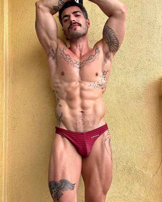 Watch Iggle Pringle's leaked NSFW photo on TwXstars