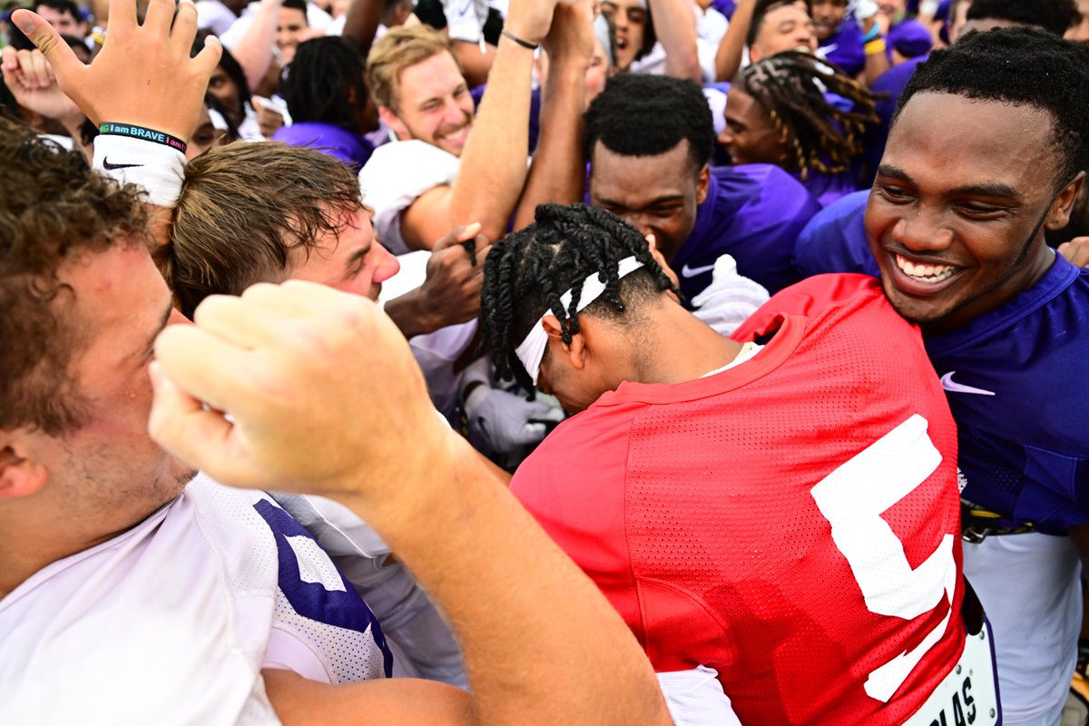 LSUfootball's tweet photo. Cancel Out The Noise 

Special Delivery by @JayD__5 to get ready for the season https://t.co/ddyIEDXiKD