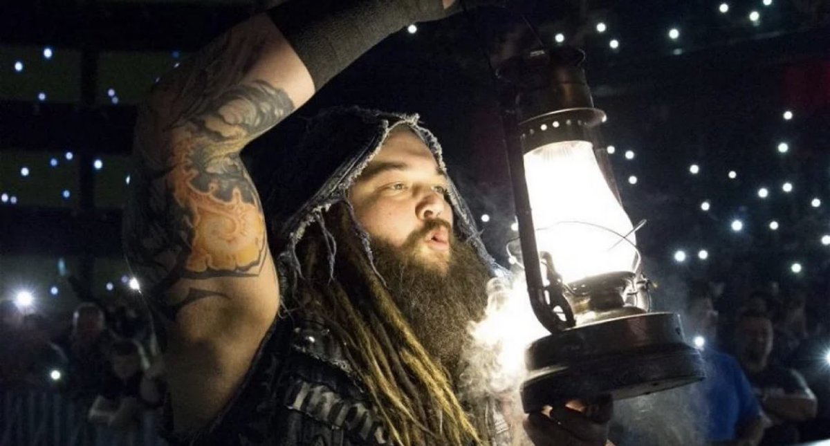 TheVibeBri's tweet photo. HEARTBROKEN 💔 I’m at a loss for words. One of the most creative minds to ever be in a WWE ring. Inspired all of us to continue to think out of the box. And know who we are. A REAL and HONEST SOUL… You will be missed deeply 😔🕊️ R.I.P Bray Wyatt Prayer to your family https://t.co/om27VMHshC