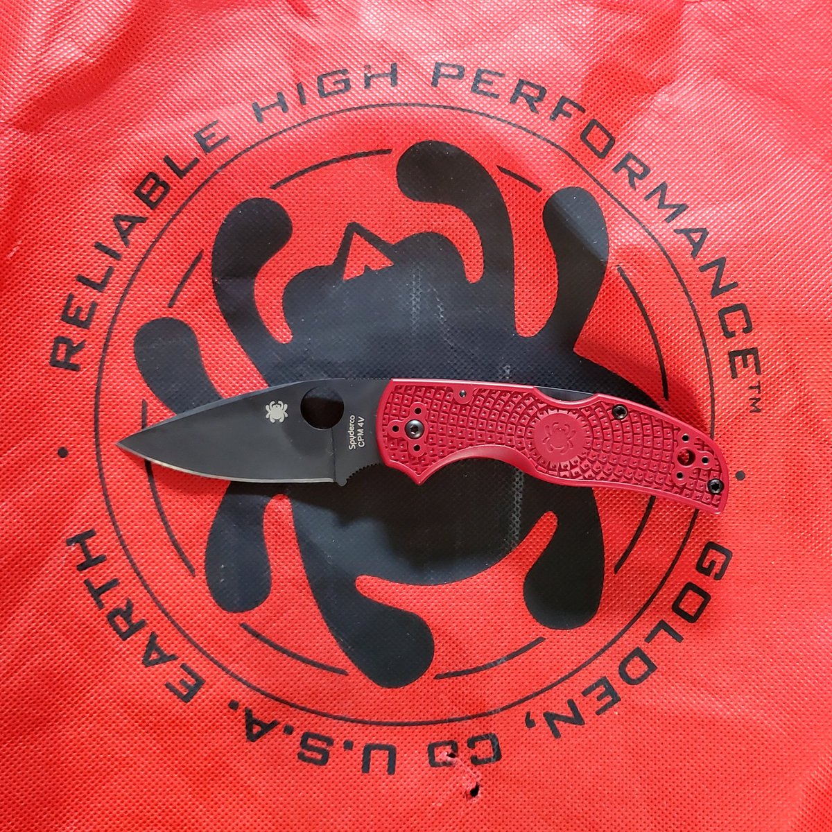 InThePocketEDC's tweet photo. This year's #NationalKnifeDay carry is the @SpydercoKnives Native 5 Lightweight St. Nick's Knives red scale and CPM 4V steel exclusive. Spyderco knives are meant to be in red and black. Excellent tool and one of the sharpest out of the box making it an ideal #edc rotation option. https://t.co/C9IiqfT753