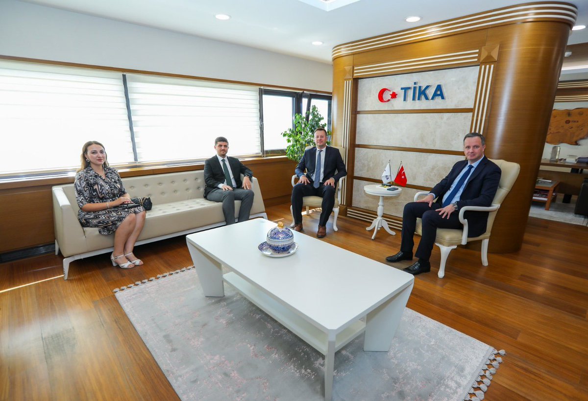 ourtasc's tweet photo. Eş Başkanımız Melih Bektaş ve Başkan Yardımcımız Gökhan Doğan, TİKA Başkanı Serkan Kayalar ile görüşme gerçekleştirdi. Görüşmede kültürel çalışma imkanlarına yönelik değerlendirmelerde bulunuldu. Misafirperverlikleri için TİKA Başkanı Serkan Kayalar'a teşekkürlerimizi sunarız. https://t.co/Or6QnoQZNH
