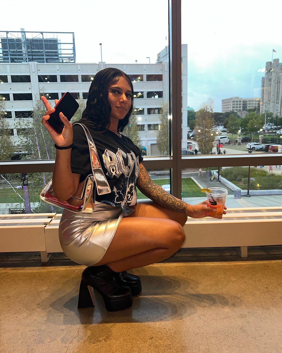 __mayaad's tweet photo. A lil reminder that I look goodt 😘 https://t.co/Xg0HjYXwTA
