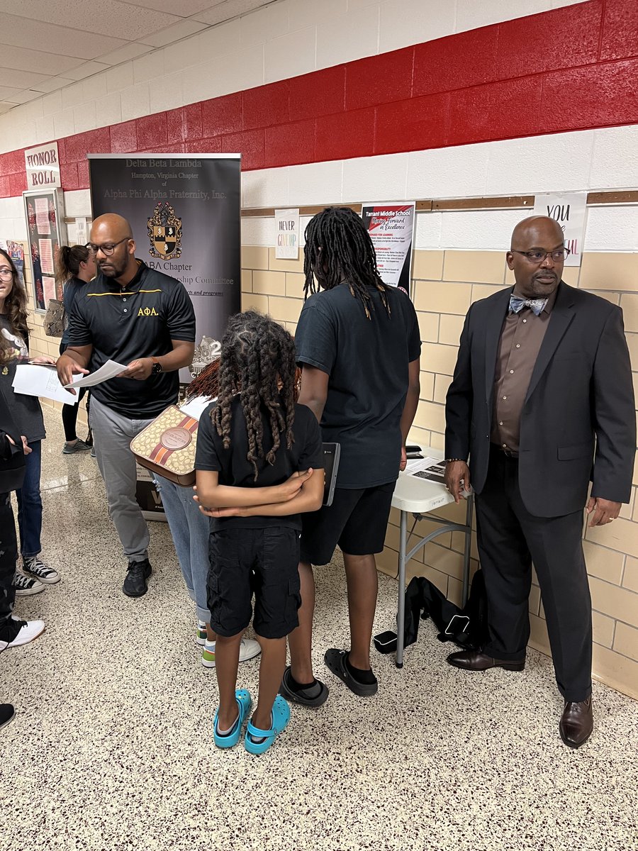 FESTarrantMS's tweet photo. Thank you to our community partners for providing information to families at our Open House. @TarrantMiddle @HCS_TitleI @cmomont8 @educator_rucker @TandieTaliafer1 https://t.co/mQjZBVjIBt