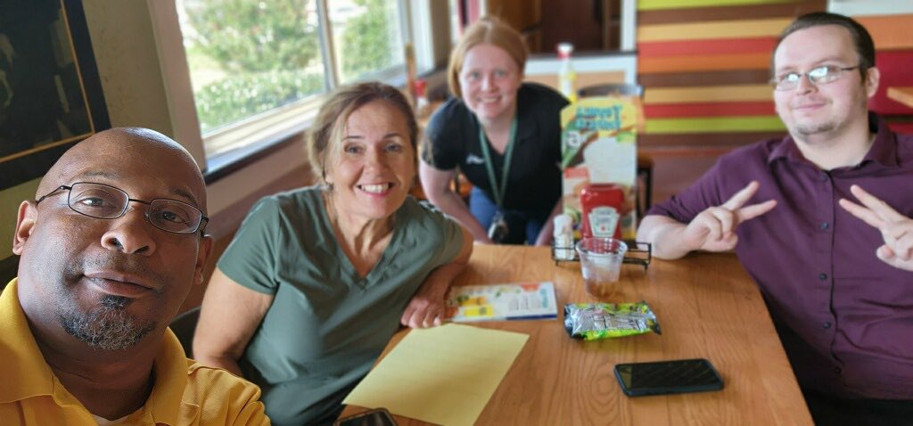 ChilisC47691's tweet image. New to the crew Dillion :) Alignment focusing on drinks —Zone 1 perfection #youmatter #chilislove  #Tahlequah @taryn_mahaffey @CandaceWatkins9 @leon_copeland @neufeldjosh1 @train3rgirl