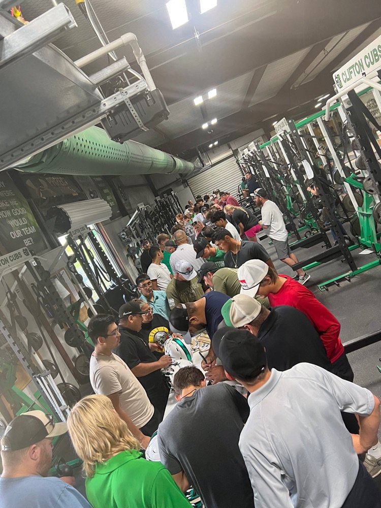 clifton_cubs's tweet photo. Decals with Dad was a huge success! Thanks to everyone for participating. https://t.co/PXjQociXJG