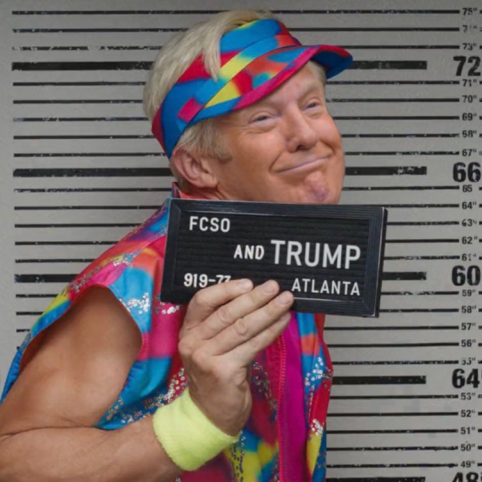 breezybetter07's tweet photo. trump mugshot just dropped #TrumpArrest #TrumpMugShot https://t.co/uGjDY4PTWi