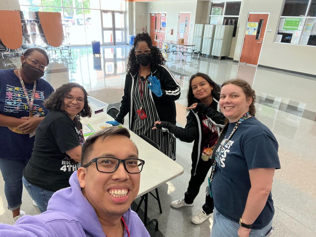 Anlyacosta's tweet photo. Almeda's Top Chef Sea Edition - The Whale Team prepared an Orca-stra Tuna plate. @Almeda_Elem @Ian_Olmstead @deandra_waters https://t.co/4s43ILDIpn