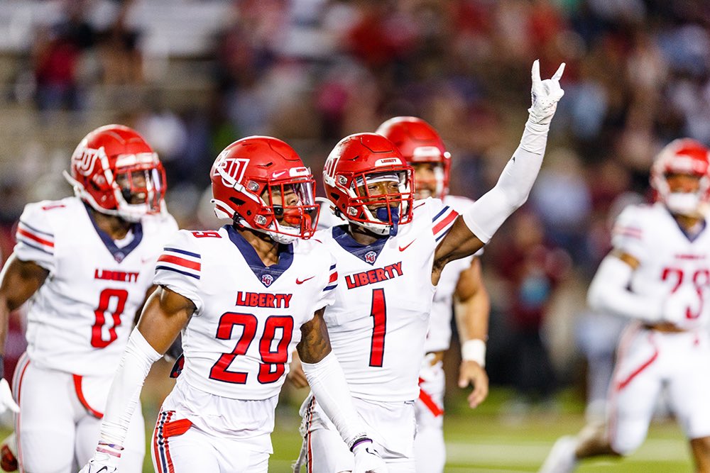 after a great conversation with @CoachColtonKorn i’m blessed to have received a scholarship offer @LibertyFootball @Tony_TDUB @Aaron_Fierbaugh @CoachLewis_shec @CoryHelms7251 @RivalsWardlaw @jcshurburtt @WesMitchellGC @ChadSimmons_ @EdOBrienCFB @RivalsRichie @RivalsFriedman