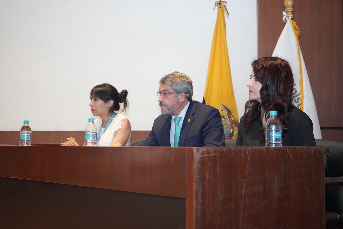 Salud_Ec's tweet photo. #NuestroTrabajoContinúa | El ministro @PepeRuales participó en la socialización de avances de la estrategia Ecuador Crece Sin Desnutrición Crónica Infantil y del proyecto Ecuador Libre de Desnutrición Infantil donde destacó el trabajo de nutricionistas y promotores de la salud. https://t.co/OOzfBLSYtL