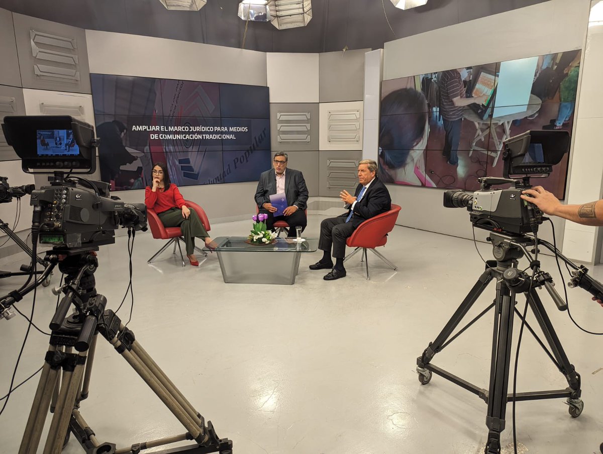 En estos momentos, el jefe de la #moeuepy23 <a href="/GabrielMatoA/">Gabriel Mato Adrover</a> conversa con los periodistas <a href="/diegomarini/">Diego Marini</a> y <a href="/ferchamorroh/">Fernanda Chamorro</a> en <a href="/C9NParaguay/">C9N Paraguay</a> sobre las recomendaciones de la Misión de Observación Electoral de la UE.