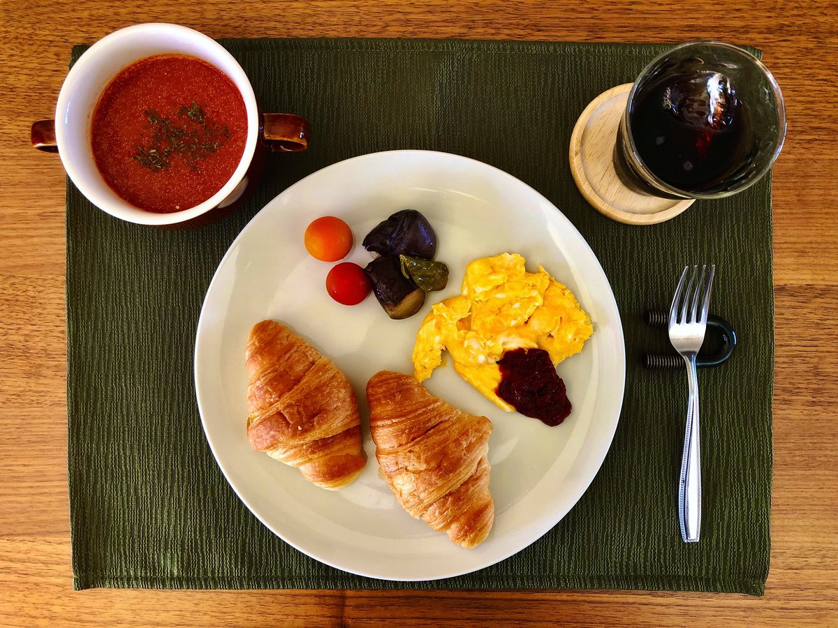 クロワッサン、スクランブルエッグ。

#朝ごはん　#朝食　#パン　#クロワッサン
#玉子　#スクランブルエッグ
#breakfast #bread #croissant 
#egg #scrambledeggs