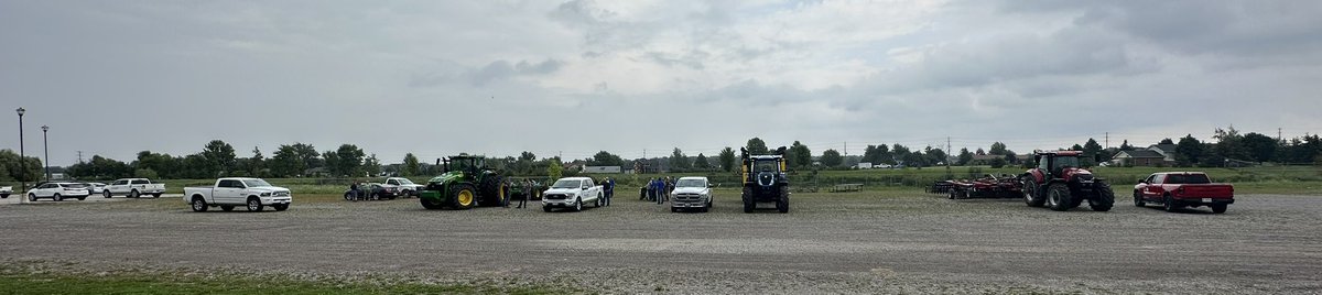 Big thanks to <a href="/ONeilsFarmEquip/">O'Neil's Farm Equip</a> <a href="/PremierEquip1/">Premier Equipment</a> and @Oneidanewholland for bringing out some equipment for Niagara Peninsula SCIA members to see and chat about.