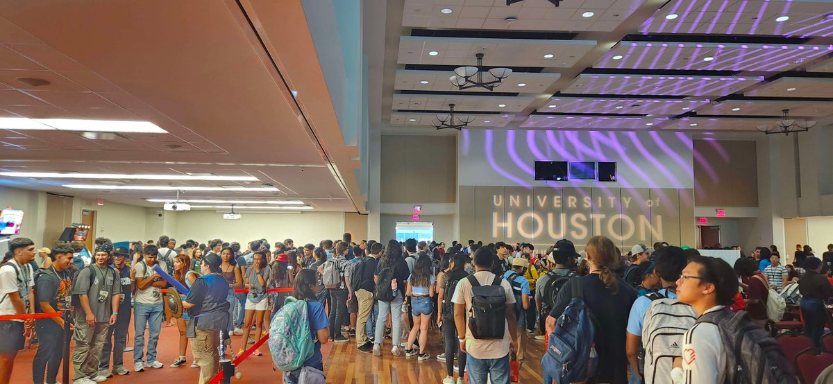 coogesports's tweet photo. 1400 Students. That's how many students we had at CougarCon this year. 

Thanks to the 31 organizers and 38 volunteers who made this event a success and all the sponsors!

The next Coog Gaming &amp; Esports event is already being prepped 👀 https://t.co/Z6ik6Przif
