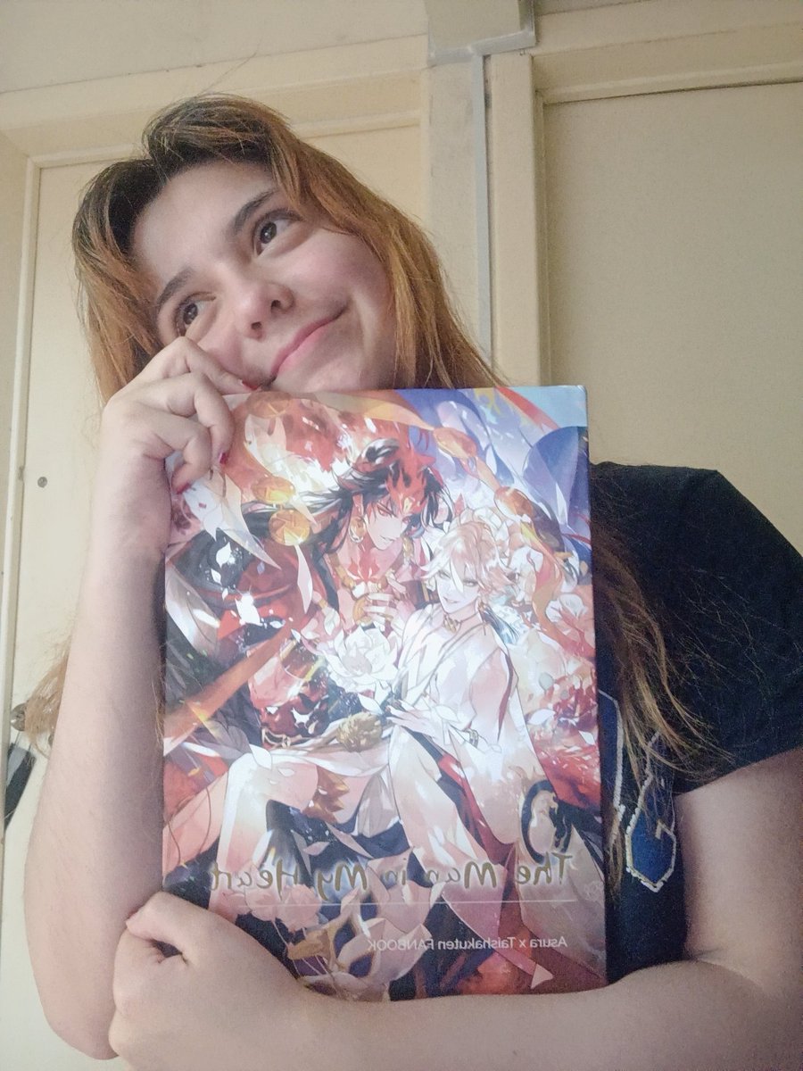 Hace poco me llegó mi fanbook a México de <a href="/inmyheartBook/">The Man in My Heart | Onmyoji FANBOOK</a> y cuando vi el arte de <a href="/melontoyo/">toyo-illust.bsky.social</a> y <a href="/quinnn129/">Quinn🐝</a> me dieron ganas de llorar de la emoción, amo su trabajo muchísimo ❤️❤️😭✨🫶  They are one of my favorite artists!

#Onmyoji #修帝 #Inmyheartfanbook