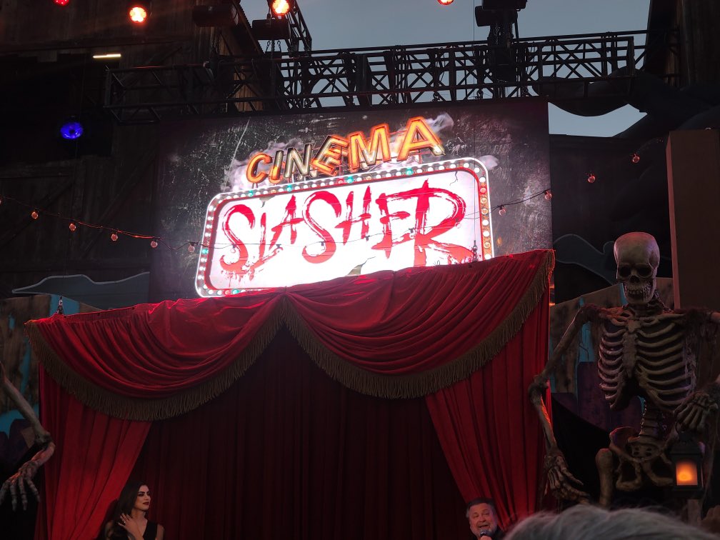 FUNFoodBlog's tweet photo. New maze for #ScaryFarm: Cinema Slasher #Knotts https://t.co/D5sbOhFR9O