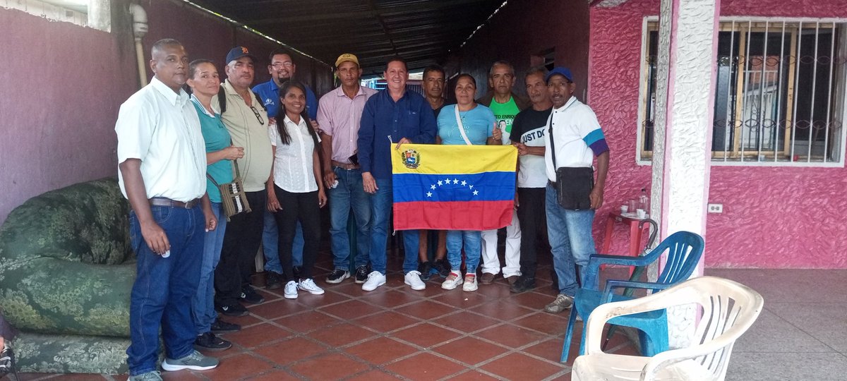 Plataformaunit_'s tweet photo. #24deAgosto 
Reunión conjunta de las PUD CARONI y Parroquial 11 de abril revisando los centros electorales en la parroquia...
#DefendamosLaPrimaria
@BiagioPilieri 
@CarlosR71527941 
@cnprimariave 
@jrsalazarg 
@luzmariary 
@unidadvenezuela 
@YasbekRachid 
@MarcialMezzoni https://t.co/R1RaoDcLEh