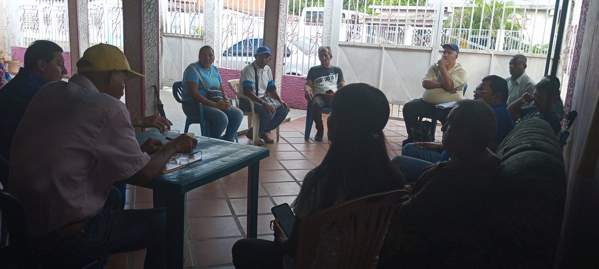 Plataformaunit_'s tweet photo. #24deAgosto 
Reunión conjunta de las PUD CARONI y Parroquial 11 de abril revisando los centros electorales en la parroquia...
#DefendamosLaPrimaria
@BiagioPilieri 
@CarlosR71527941 
@cnprimariave 
@jrsalazarg 
@luzmariary 
@unidadvenezuela 
@YasbekRachid 
@MarcialMezzoni https://t.co/R1RaoDcLEh