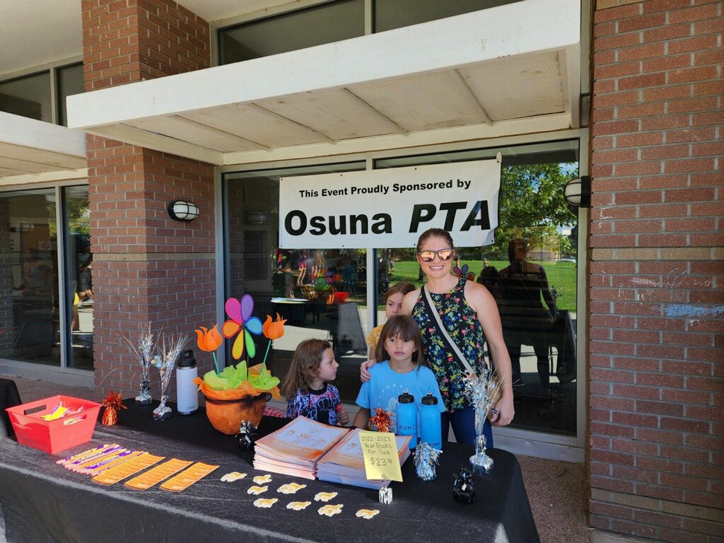 Thank you to everyone that came out to our Back to School Picnic and Open House tonight! It was a beautiful night being together! 🧡🐅 #GoTigers <a href="/ABQschools/">Albuquerque Public Schools</a>