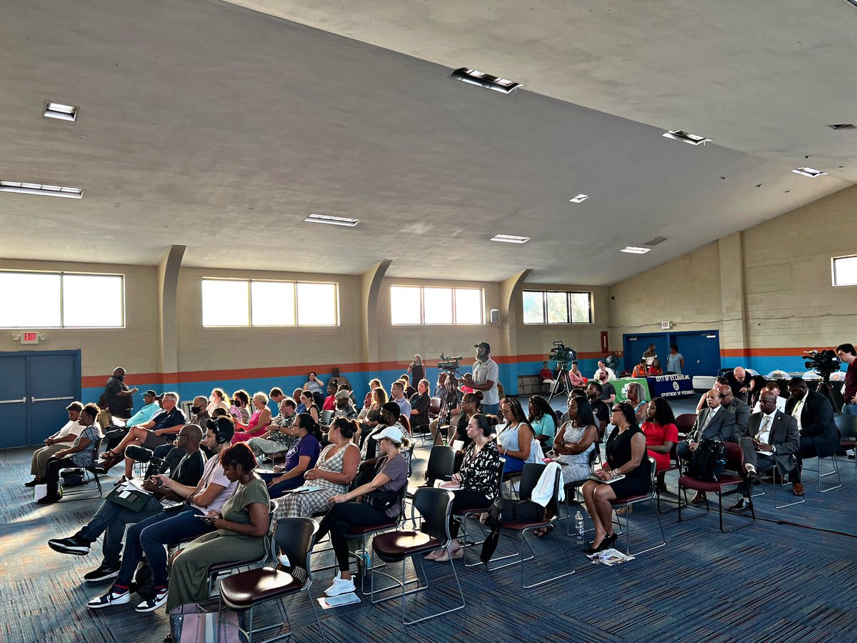 schubbard10's tweet photo. #TapInNOW @saintlouispres Town Hall Meeting - August 24, 2023 https://t.co/pRiDqP3tZA #LIVE via @STLTVChannel @ulstl https://t.co/JooIEgkAK6