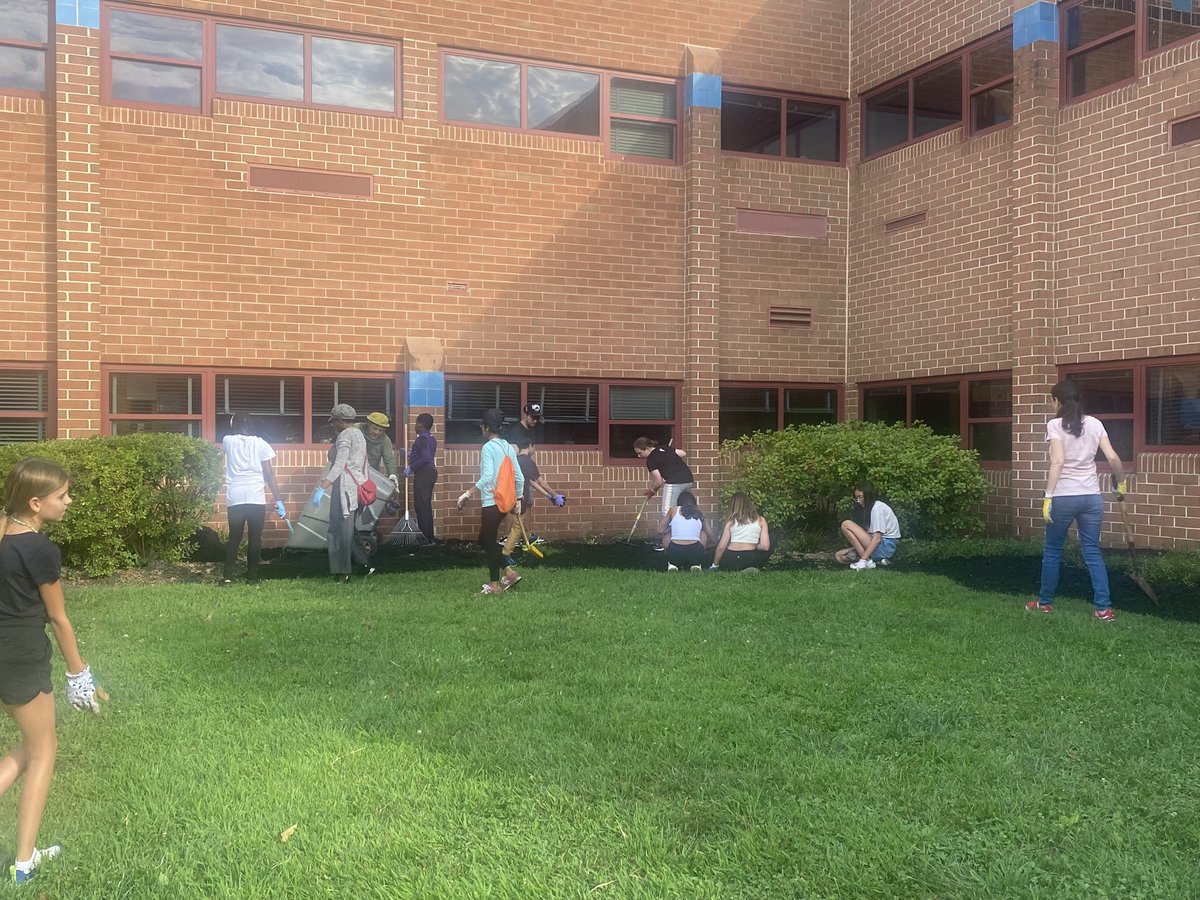 A great day at 6th grade orientation!! And even better night with students and families coming to mulch the school! 💙🩶🐾 <a href="/CraigStaton2/">Craig Staton</a> <a href="/APpearceJWMS/">Blair Pearce</a>