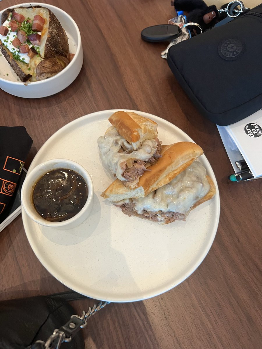 tweekin_az's tweet photo. #honeyandvine #restaurant #santanmountaincasino https://t.co/GakvBuMoR0