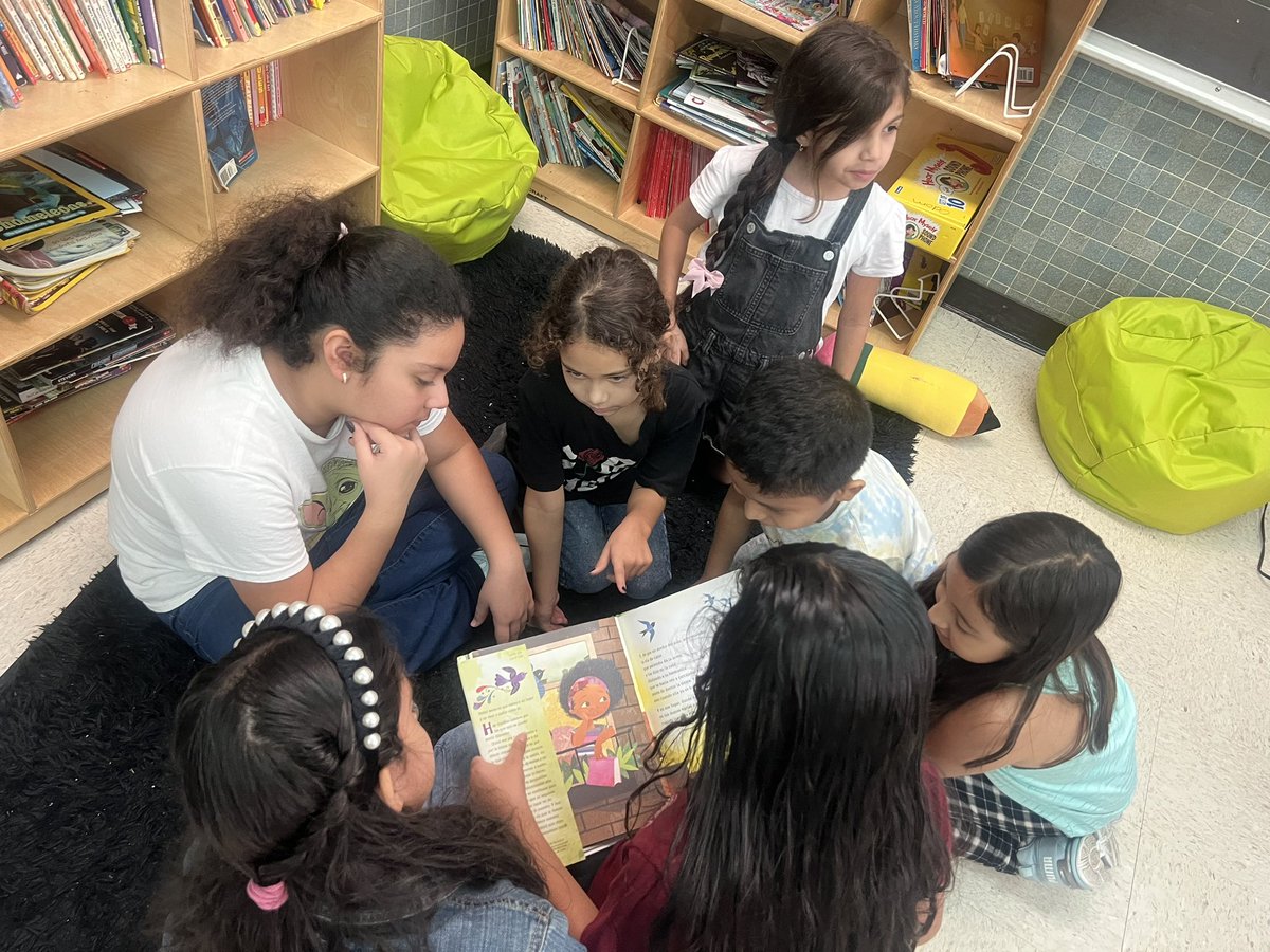 lateacherlopez's tweet photo. Putting yourself in a character’s shoes @CLI_AISD lends to insightful reflections. #ActItOut #ReflectAfter #ClassroomDiscussions #Perspectives @OdomEagles @AustinISD https://t.co/DzE5A8rYIf