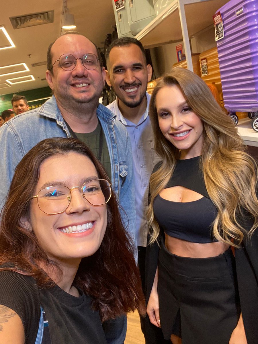 PaulinhoUchoa's tweet photo. Rolou foto sim com Carla Diaz 😍 https://t.co/NDd51r80zU