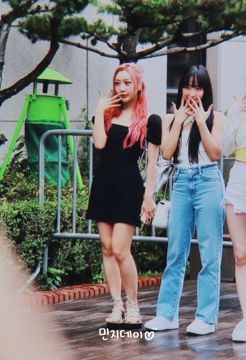 230825 출근

#민지 #MINJI 
#시크릿넘버 #SECRET_NUMBER