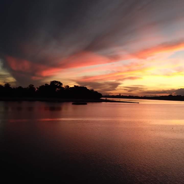 ValterFelixGui1's tweet photo. Por do Sol Via Lago Araguaina Tocantins. https://t.co/VzWWPym0g3