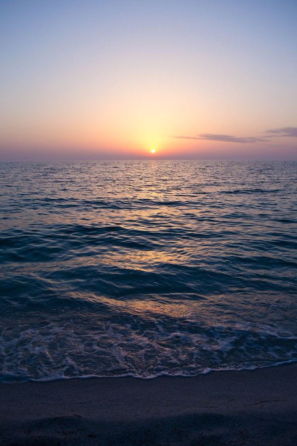 MikeFsl_16's tweet photo. Regarder l'horizon comme si de rien était, la vie est un long fleuve tranquille et la mère ton piller de toute une vie sans elle c'est la sécheresse et met ton coeur à sec on en a qu'une alors que la terre en a plusieurs  je veux devenir la terre pour te garder pour toujours ❤️ https://t.co/0ihdfG8Qys