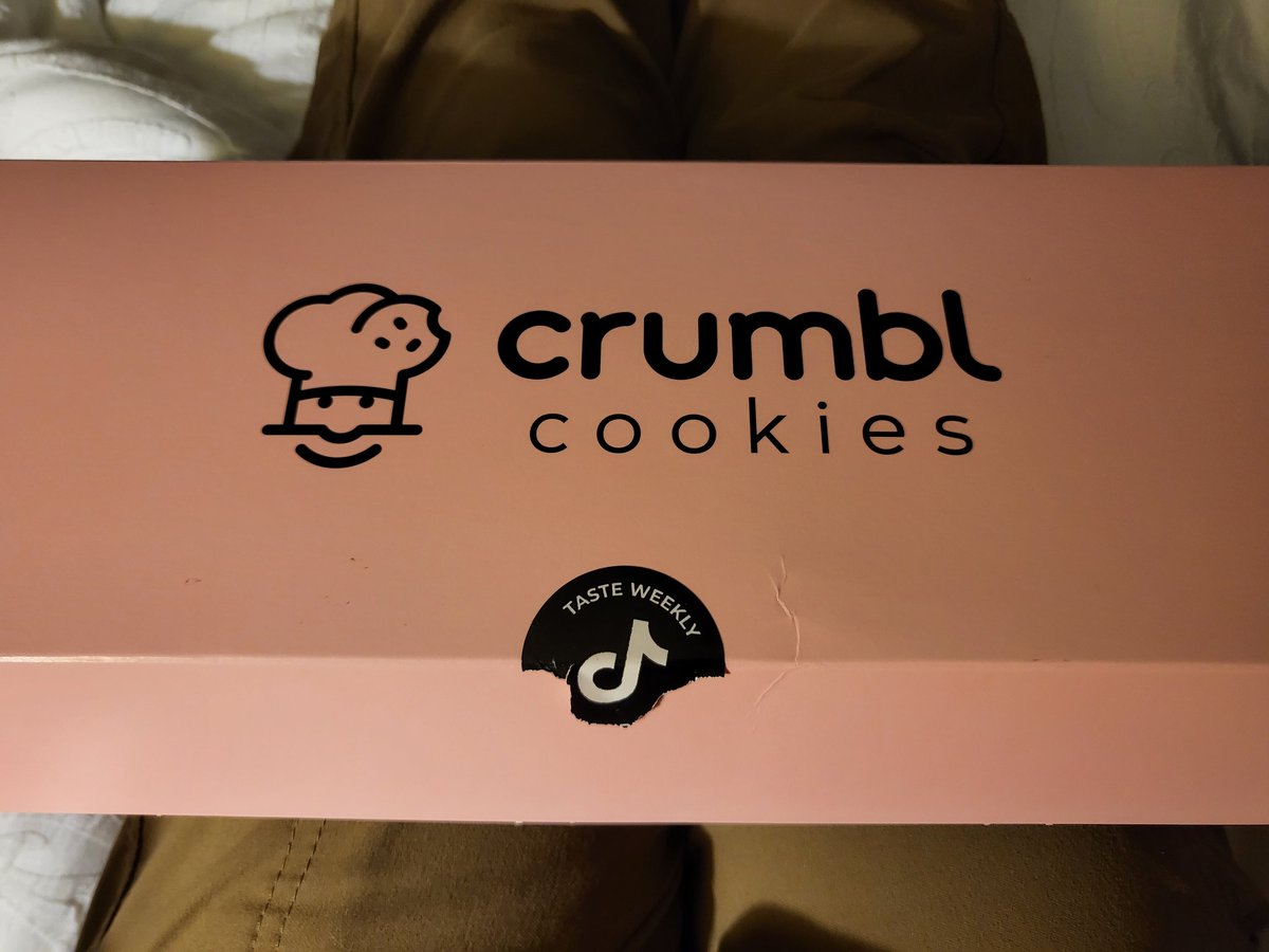 MsHailzFire's tweet image. Yall. I couldnt deny trying these. 

#Crumblcookies
#cookies
#Crumble

This is how I'm celebrating my end of being on the road for 2wks for work. 

@CrumblCookies
