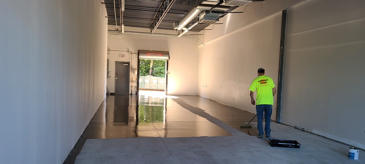 rrpainting123's tweet image. 860-455-4818 - Dive in! Our team primes for a durable epoxy finish. Resilient, sleek, easy maintenance: that's epoxy flooring with RR Commercial Painting's expertise. Ready for an upgrade? Call or click: rrcommercialpainting.com. #EpoxyExcellence