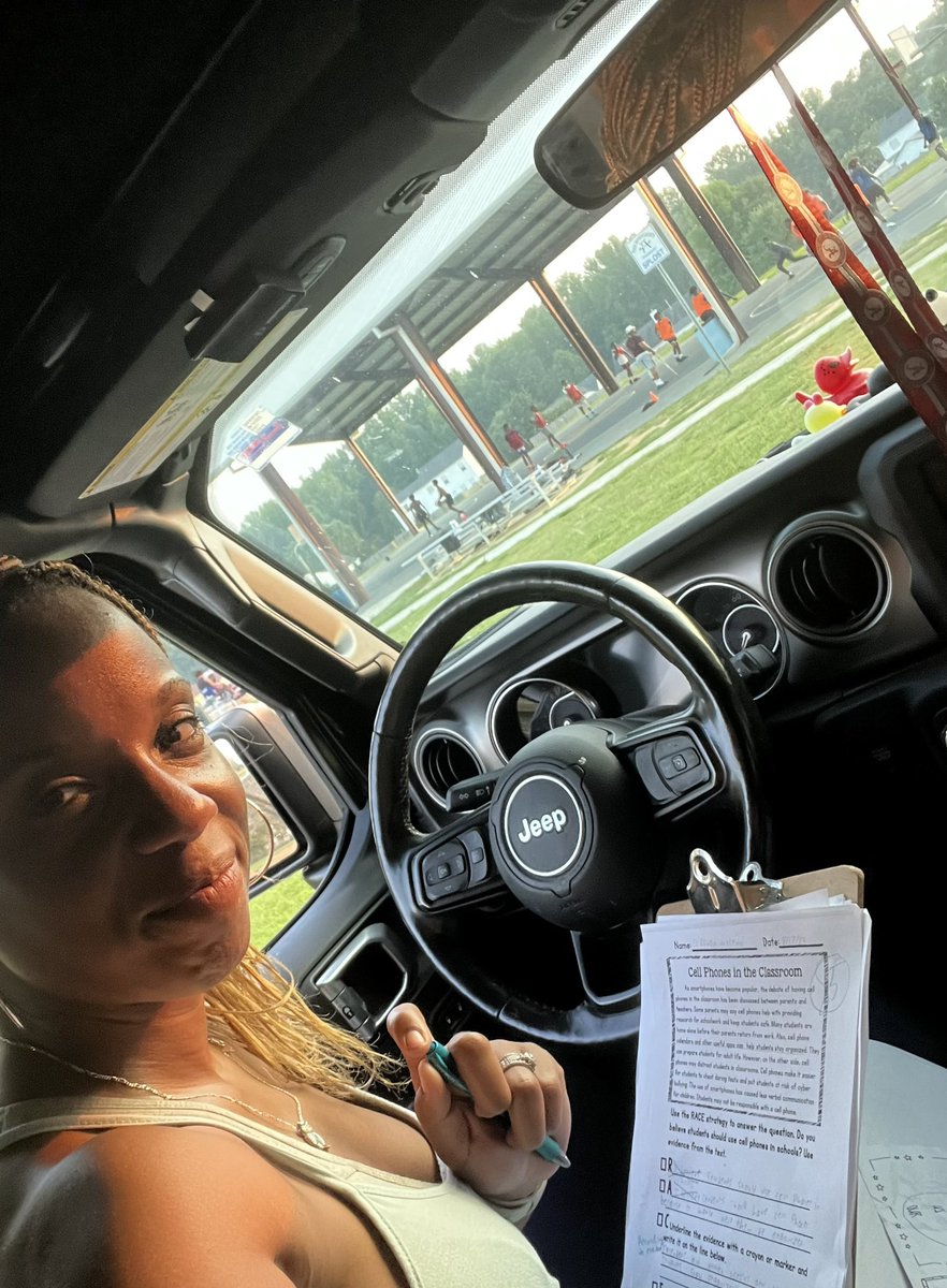 Lyneka3's tweet photo. #doublework #neverends #teacherlife + #athletesmom = #gradingpapersinthecar #isitfallbreakyet https://t.co/p6PvbMxN9Y