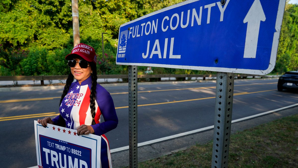 ORPolitics's tweet image. Donald Trump arrested live updates: Former president surrenders on Fulton County charges bit.ly/45qWX9C