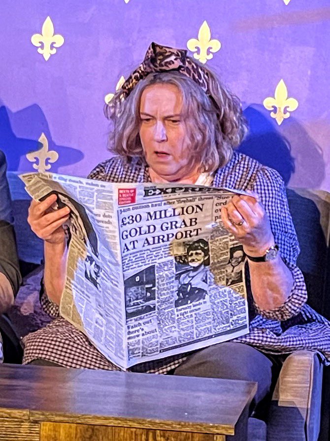 CollettStafford's tweet photo. @edfringe Our show is purple and #Gold! https://t.co/M5DXHb2bR0