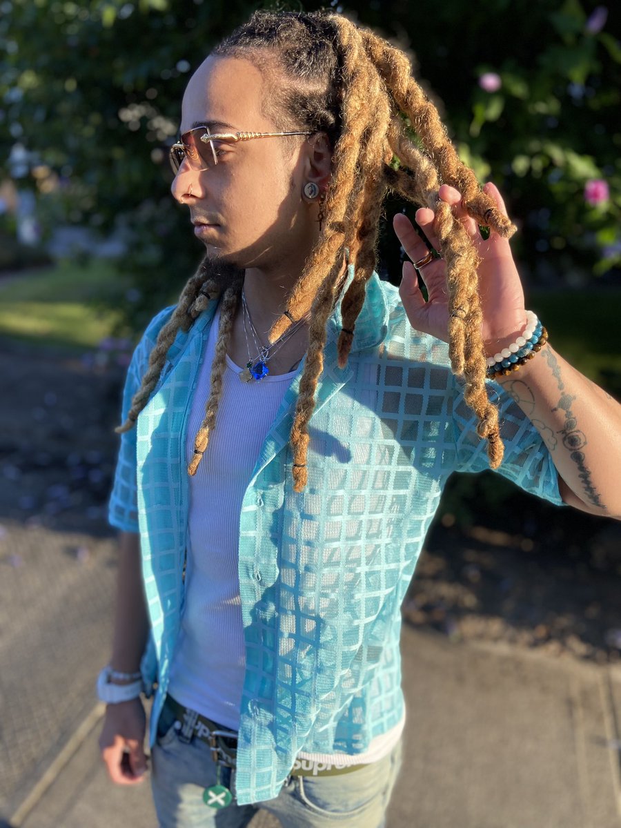 _lilindigo's tweet photo. We can't change the cards we're dealt, just how we choose to play the hand 🕉️✨🪬

📸: @qveenpurp 

#YGSHIII #I2$ https://t.co/Br0ham0VWL