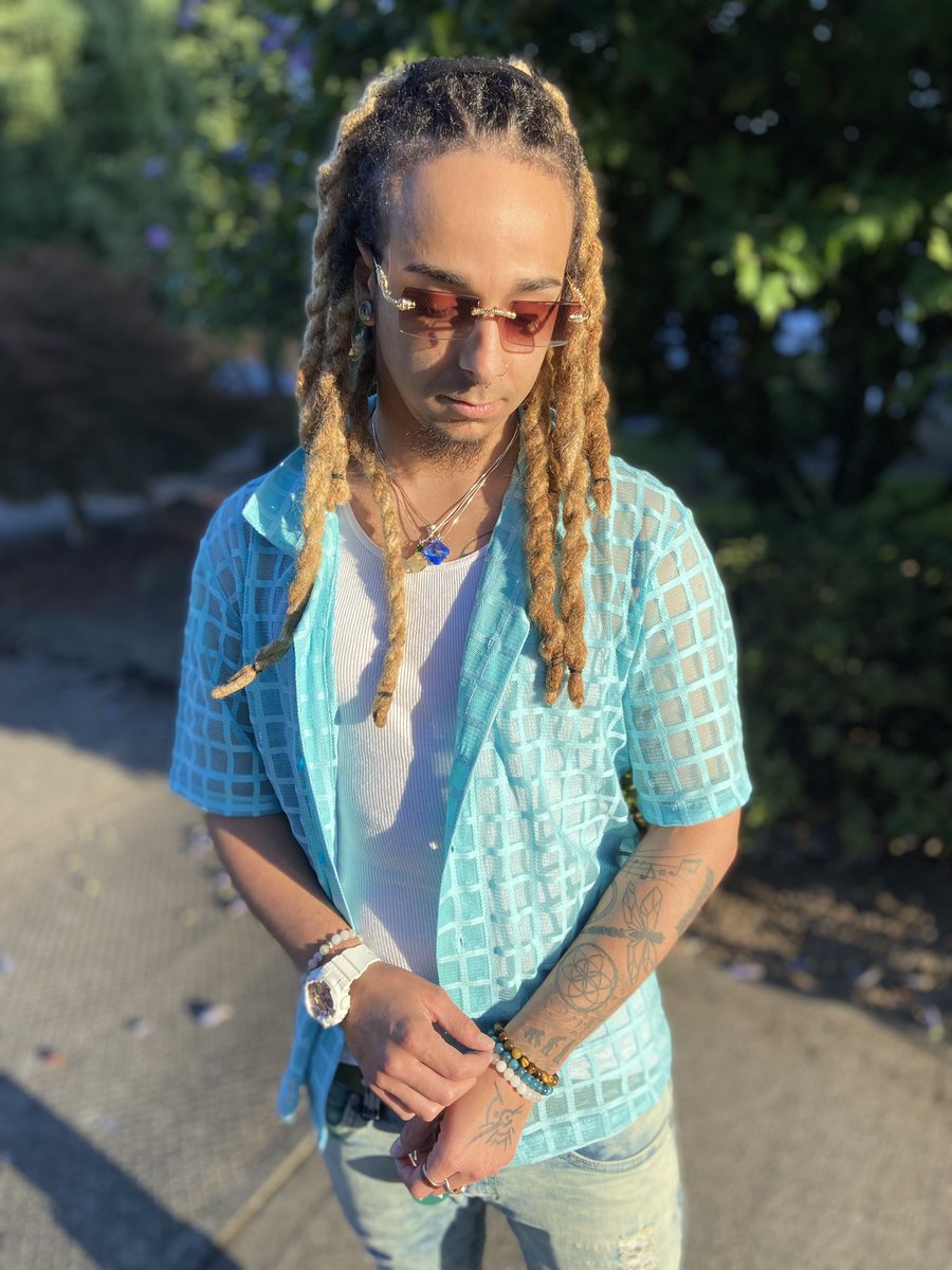 _lilindigo's tweet photo. We can't change the cards we're dealt, just how we choose to play the hand 🕉️✨🪬

📸: @qveenpurp 

#YGSHIII #I2$ https://t.co/Br0ham0VWL