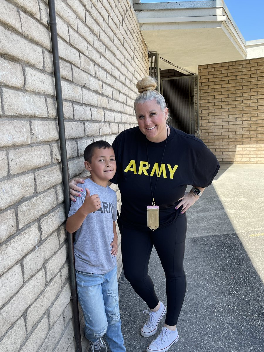 Franklin students &amp; staff are supporting <a href="/RedlandsUSD/">Redlands USD</a>’s Thursday College, Career &amp; Military appreciation days! 💙 #Franklin2023 #FalconPride #ThisIsRUSD <a href="/RedlandsUSDSupt/">Juan J. Cabral</a> <a href="/RUSDeducation/">RUSD Educational Services</a> @RUSD_Instr_Tech <a href="/ElopRusd/">ELOP_RUSD</a> <a href="/RUSDforEquity/">Diversity and Equity at Redlands USD</a> <a href="/RUSD_RCSS/">Redlands Coordinated Supports & Services</a> <a href="/DrRebeccaAcosta/">Rebecca Acosta, Ed.D</a>