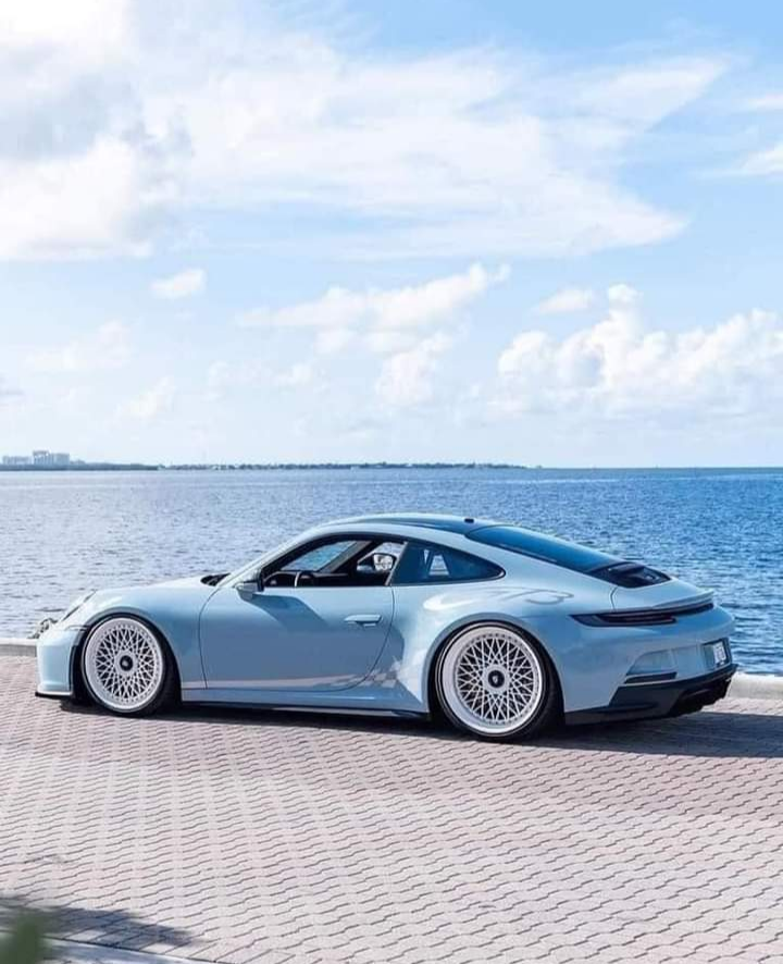 Oscarol95842891's tweet photo. #Porsche 🩵🌊🌊 https://t.co/1KBGoZcdIm