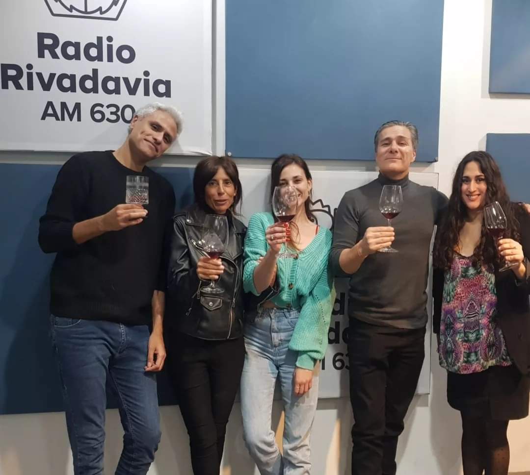 jackiejavkin's tweet photo. https://t.co/9xG9iv5NjM
.
📻@rivadavia630
#jackiejavkin #vihoargentino #radiorivadavia #radio #comunicación #pinotnoir #viho #wine #vitivinicultura #wine #winetasting #foodie #gastronomia #buenosaires #argentina https://t.co/dbme7W9vyU