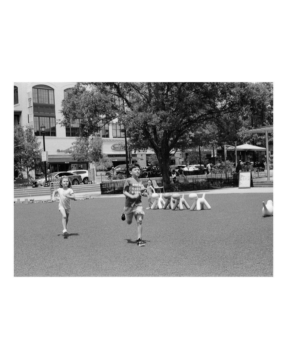 Houston, TX | Pentax K1000 | Ilford HP5

#film #filmphotography #filmcamera #filmphoto #filmisnotdead #filmfeed #filmisalive #35mmfilm #staybrokeshootfilm #pentax #pentaxk1000 #filmnoir #blackandwhitephoto #blackandwhitephotography #Monochrome #photograghy