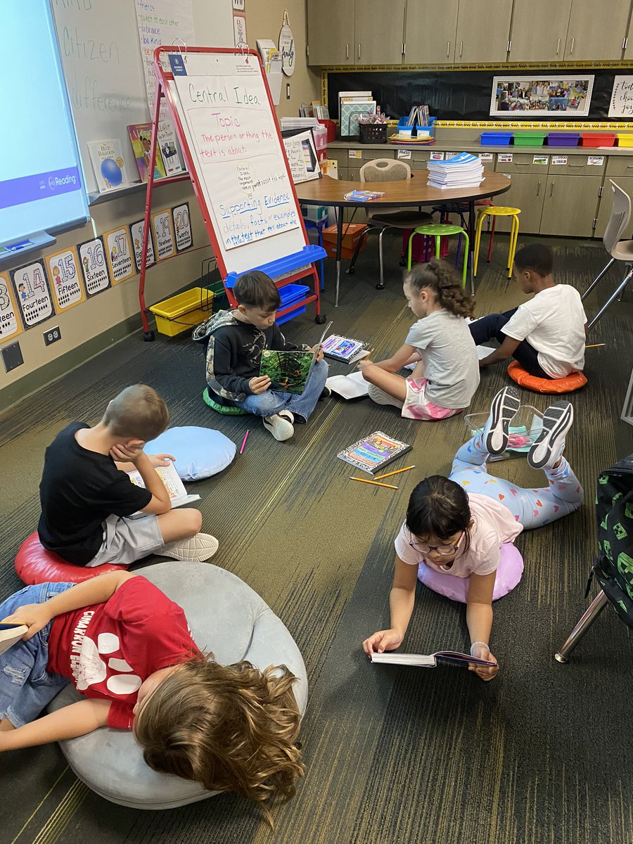 JulieAnnCaron14's tweet photo. A beautiful sight watching my 2nd graders enjoy reading! #CECheetahs #readyforthenextphase
#lifelongreaders https://t.co/TmQ4sFif7A