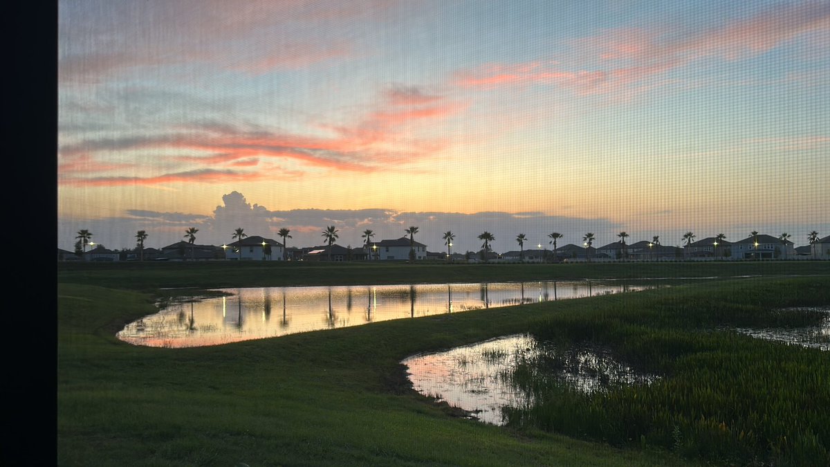 DanLindbladTV's tweet photo. One more Florida sunset! I’ll see you tomorrow #okhsfb https://t.co/tpZ3TZl69p