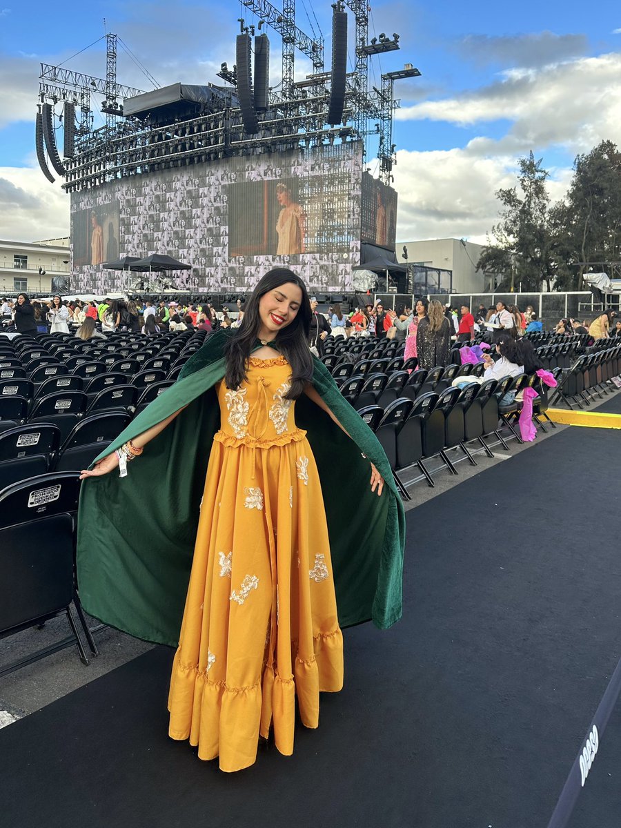 Aileendruiz's tweet photo. I counted days, I counted miles
To see you there, to see you there
It's been a long time coming, but…🧡 

#MexicoCityTSTheErasTour #TheErasTour @taylornation13 @taylorswift13 https://t.co/FVoJk85Q5O