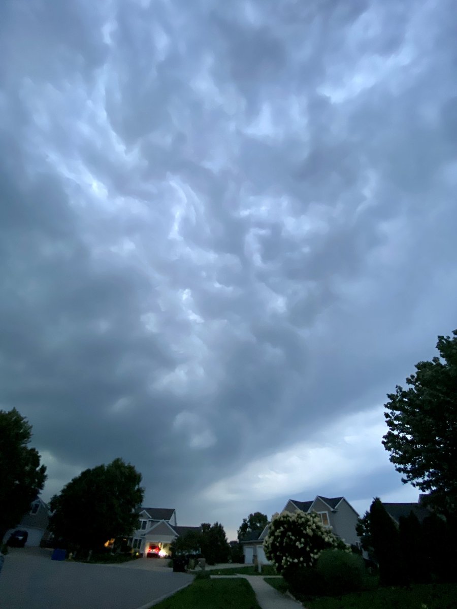 Todd_Cox's tweet photo. Will this FINALLY make the @ellenbacca list @WOODTV? #Storm #Clouds https://t.co/zqmZvCU476