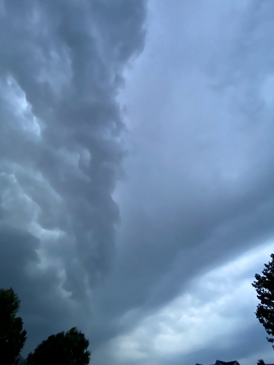 Todd_Cox's tweet photo. Will this FINALLY make the @ellenbacca list @WOODTV? #Storm #Clouds https://t.co/zqmZvCU476